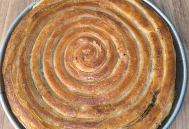 fırından yeni çıkmış börek ev yapımı börek