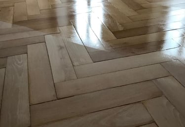 Ponçage de parquet par DG Services - rénovation professionnelle pour sols en bois en Suisse romande