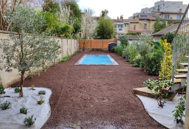 Réalisation d'un jardin : plantations, engazonnement, fertilisation