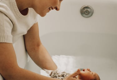 bain enveloppé bébé et accompagnement périnatale