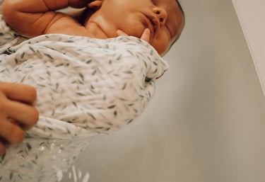 bain enveloppé bébé
