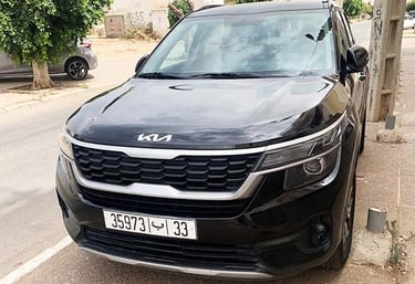 kia seltos voiture routière noire location voitures agadir-aeroport