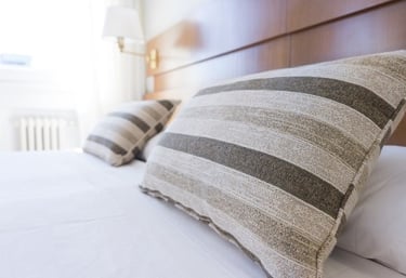 Picture of a hotel bed with close up to the pillows