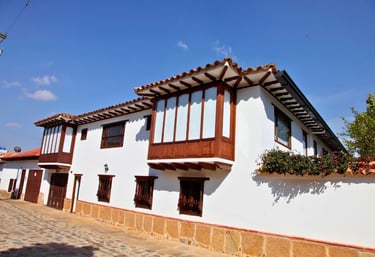 Casa sol de Iguaque, Villa de Leyva.  Fachada colonial en el centro histórico