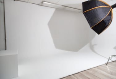 a photo of a photo studio Cyclorama setup for a photo shoot