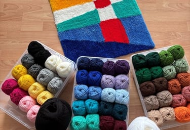 Tufting - Wolle und ein fertiger Teppich