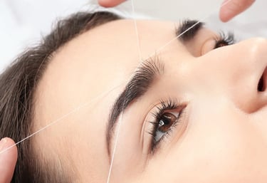 Wenkbrauwen epileren met touw
