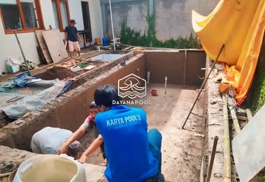 proses pembangunan kolam renang