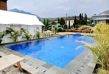 Kolam renang infinity dengan pemandangan Alam yang menakjubkan.