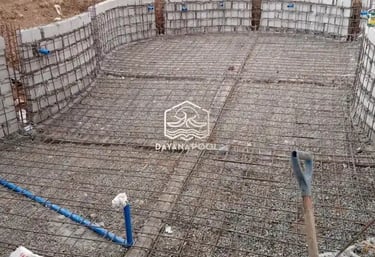 pemasangan gelaran kolam renang dengan gelaran 2 lapis.