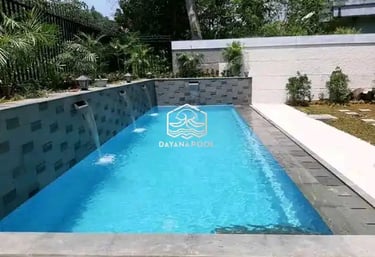 Kolam renang minimalis dengan desain industrial