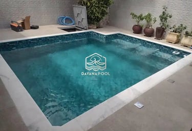 kolam renang garapan dayanapool dengan keramik berwarna biru muda
