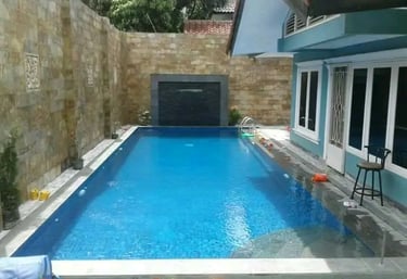 kolam renang dengan finishing mozaik di cimahi