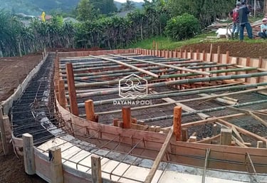 Pembuatan Kolam Renang oleh tim dayanapool