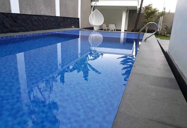Kolam renang desain elegan buatan dari tim dayanapool