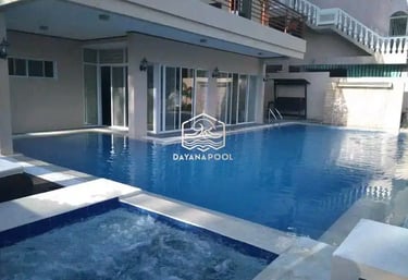 Kolam renang air hangat mewah di Bogor dengan pemandangan pegunungan.