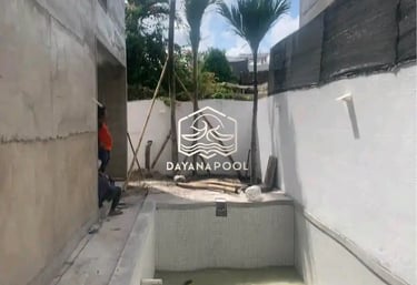 proses renovasi penggantia keramik kolam renang