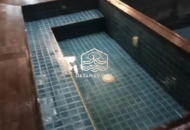 pembuatan kolam renang dan jakuzzi yangf menjadi satu.