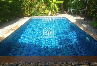 kolam renang dengan finishing mozaik di cimahi
