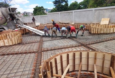 Proses pembuatan kolam renang oleh kontraktor dayanapool