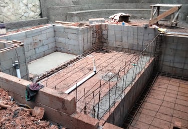 Proses pembesian Kolam Renang oleh tim dayanapool