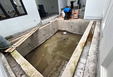 Proses pembuatan kolam renang di bandung.