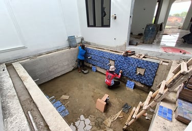 Pemasangan keramik kolam renang