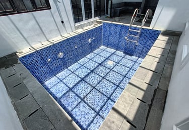 kolam renang minimalis oleh dayanapool