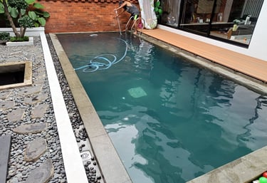 Kolam Renang di villa buatan dayanapool