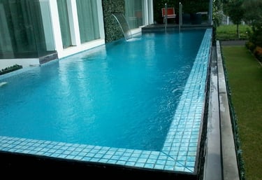 Kolam renang desain elegan di Serang buata dari tim dayanapool