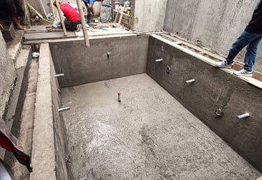 pemelesteran kolam renang.