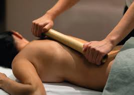 Masajes cañas de bambú.