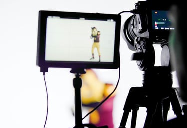 Una camara tomando fotos a un hombre