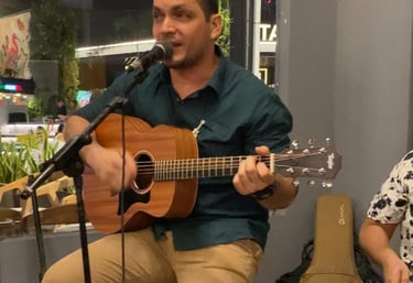 Papo music en calle BISTRO