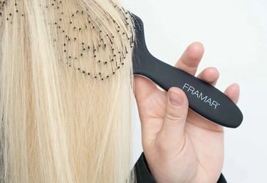 Sukuojami blondiniski plaukai
