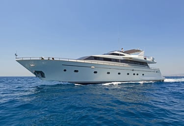 falcon yacht on delos island