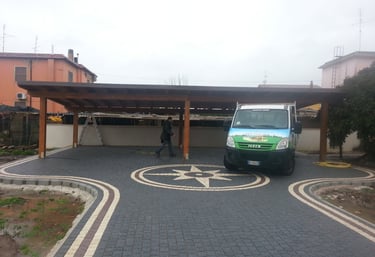 Tettoia in legno su misura realizzata in provincia di Latina