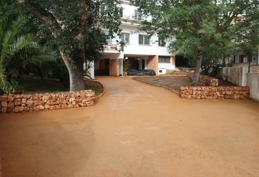 Pavimento natural permeable para jardín y acceso exterior en Calonge i Sant Antoni