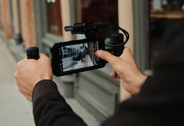 Influencer filming with smartphone rig