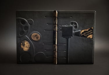 Vytauto Balsio istorinio romano „Liepsnojantis kalavijas“ meninis įrišimas 2/6