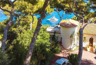 Villas bord de mer, toit provençale, bateau