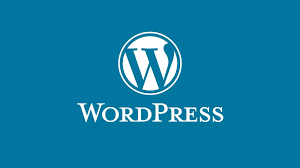 Logotipo oficial blanco de WordPress y su marca denominativa centrados sobre un fondo azul sólido