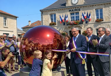 Sphère monumentale pour évènement local et urbain