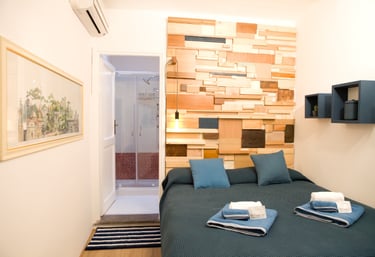 Bedroom and private bathroom  at Studio Paolina 2   rental short stay home in Rome city center
