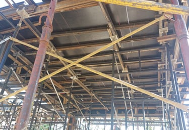 Formas de laje e escoramentos, edifício de 12 pavimentos 