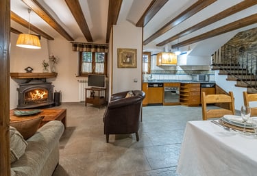 Salón cocina Casa rural Posets Benasque by Pichuana