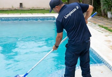 limpiezas jf limpiando piscinas