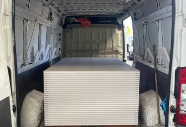 Preprava panelového materiálu – paleta s doskami vo vnútri sťahovacieho vozidla JustMove