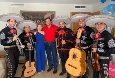 Mariachis en Madrid tocando música mexicana en vivo
