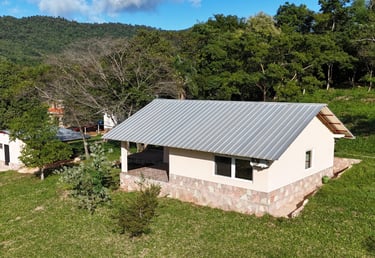 Zur Miete: Moderner Bungalow mit Bergblick bei Melgarejo, Colonia Independencia